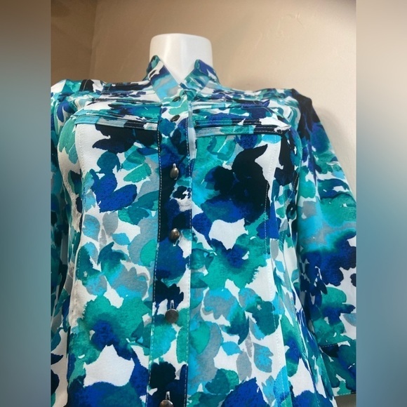 Laura Scott~Floral in Blues Button Blouse~3/4 Sleeves~Loop & Line Design~Size SC - Picture 2 of 11